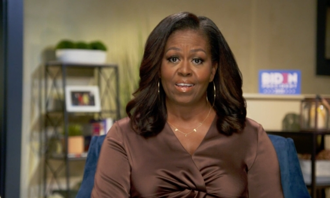Michelle Obama và chiếc vòng cổ Platinum Bạch Kim